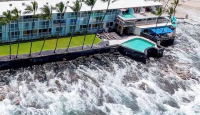 NEW ! DIRECT OCEANFRONT SUNSETS and crashing waves!Newly remodeled! GORGEOUS