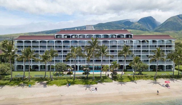 New Listing! Hotel Zone Lahaina Shores Premier Mtn view Studio on the Beach