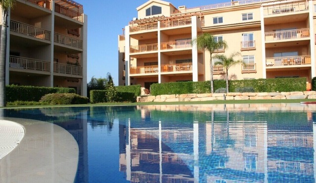 NEWLY REFRUB LUX 2 bed Apart (Sleeps 4) FREE Wi-Fi Close to Marina Beach & Golf in Vilamoura