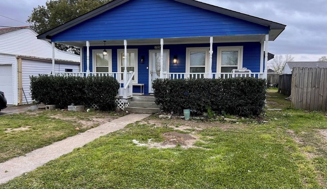 Newly Renovated, Charming 3-bedroom, 2-bathroom house in Arabi in Arabi