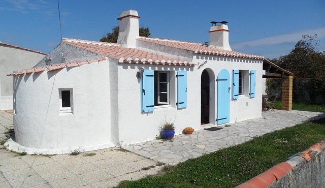 Nice house 400m from the beach parking and internet nearby shops in L'épine
