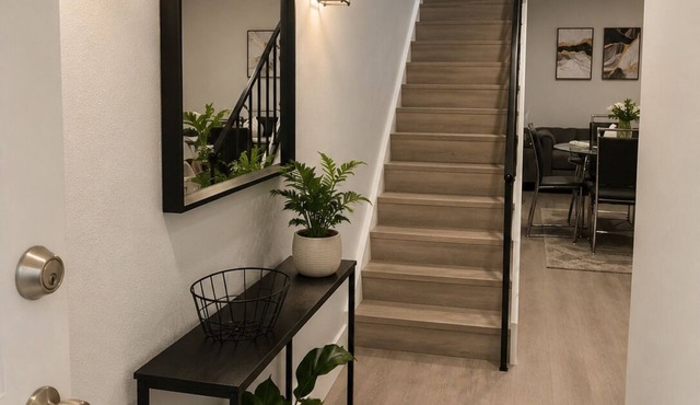 Oakleaf Retreat | Modern 2-Bedroom Townhouse Patio Garage in Oldsmar