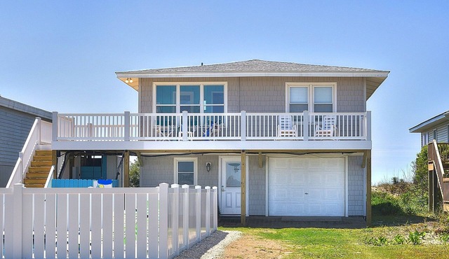 Oceanfront. Heated Saltwater Pool. Perfect For A Small Family. in Holden Beach