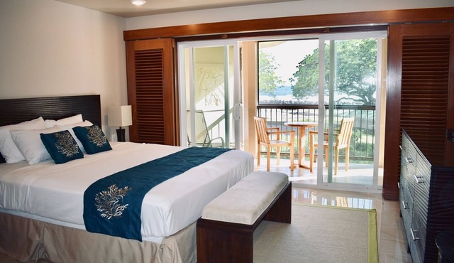 Oceanfront Lehua Room - Hilo Beach House Inn