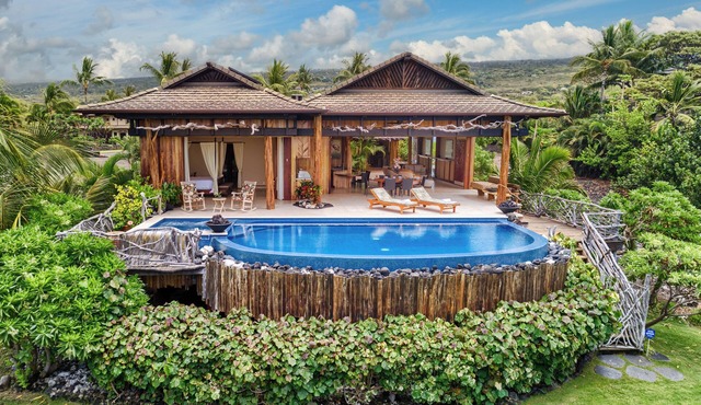 Oceanfront Luxury Estate · Infinity Pool · Sunset Views · Walk to Magic Sands