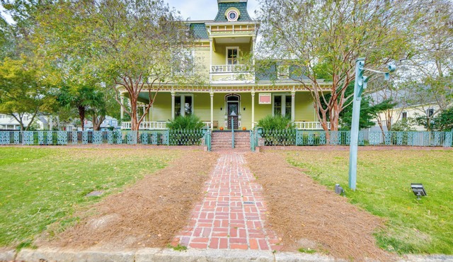 Ornate Victorian Home w/Courtyard & Fire Pit! in Columbus