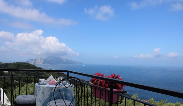 Panoramic house with furnished garden and view of Capri in massa lubrense