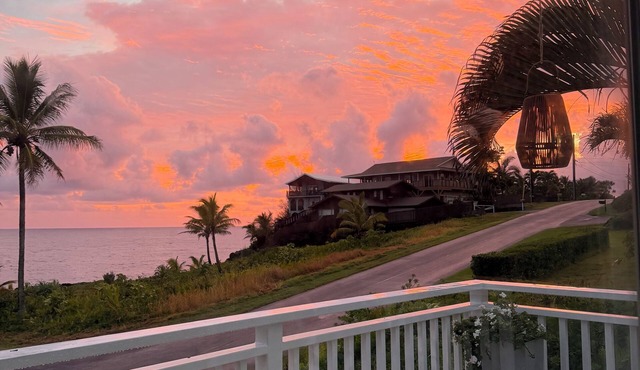 Papio House With Ocean Views and Beautiful Sunrises
