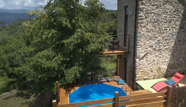 Paradise for two, swimming pool, stones, above the Cinque Terre in Camedone