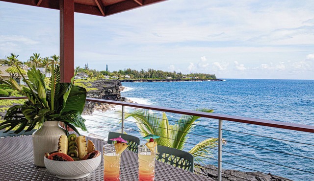 Paradise Ocean Vista- Absolute Oceanfront gorgeous views, A/C & laundry!
