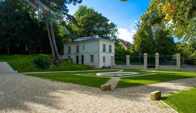Pavillon du Château with private SPA in Hardricourt