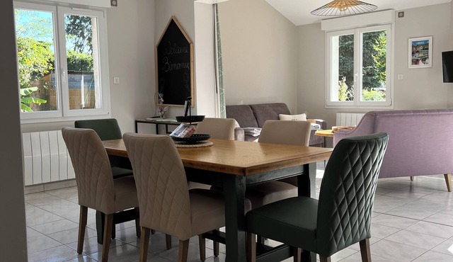 Peaceful accommodation in a private garden for 2-4 people, with private enclosed parking. in Cumières