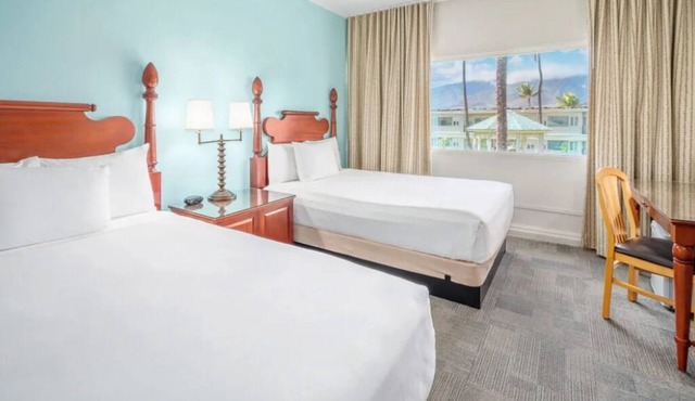 Peaceful Getaway Near the Beach | 4 Comfortable Rooms with Outdoor Pool