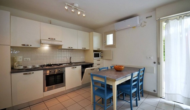 Peaceful villa hideaway with jacuzzi in Lignano Sabbiadoro