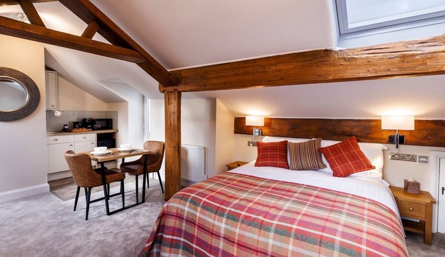 Peak District Haven | Scenic Glossop Retreat | Pass the Keys in Glossop