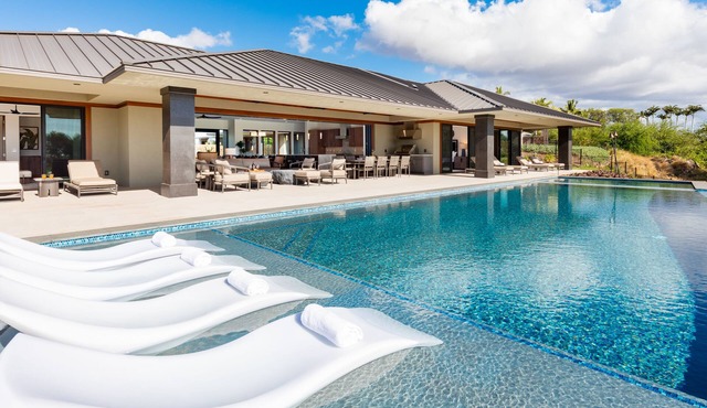 ❤️PiH❤️ Hawaiian Elegance ★ Short walk to best beaches ★ Heated Lap Pool & Spa