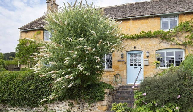 Pilgrim Cottage - sleeps 8 guests in 4 bedrooms in Bourton-on-the-Hill