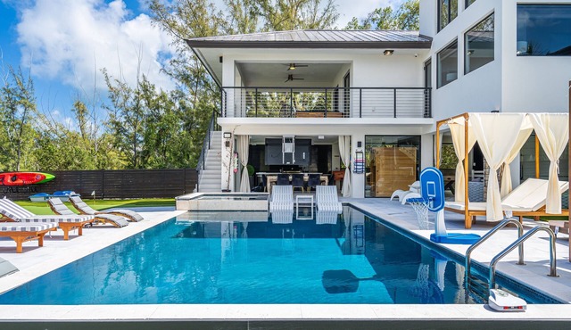 Private 5-bedroom pool villa in beautiful Key Largo, resort lifestyle! in Key Largo