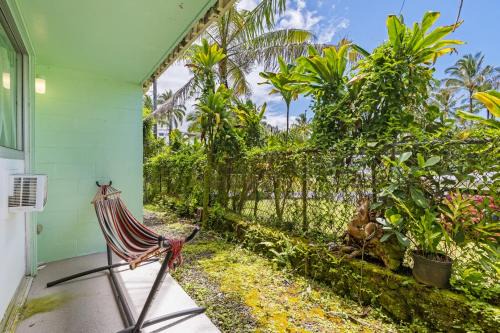 Private Balcony Walk to Beach + Downtown