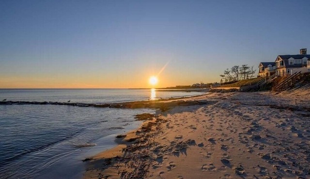 Private beach. 4 bedrooms and 3 full baths RPMS116 in West Harwich
