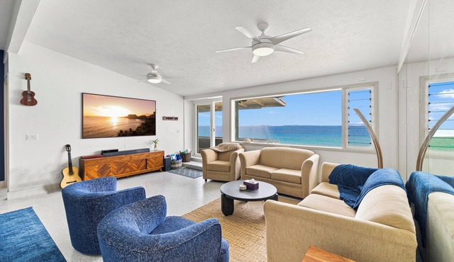 Private Beach, King Beds, 85" TV, BBQ, WD, Trails 2mins