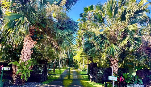 Private Gated Kona Retreat with Hot Tub-Close to Kona Town, Beaches and Dining