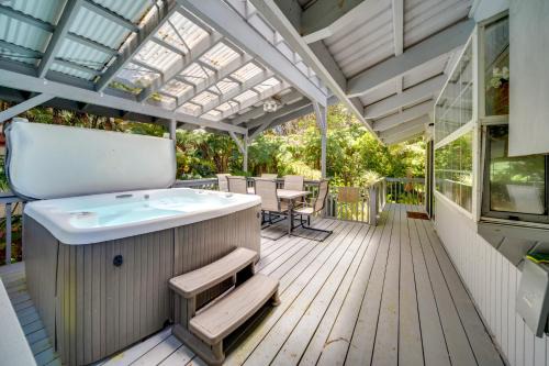 Private Hot Tub & Deck: Tranquil Volcano Hideaway!