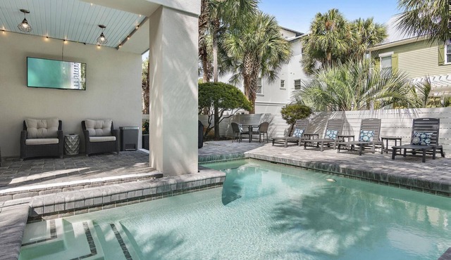 Private Pool | Balconies | Wet Bar | Views in Miramar Beach
