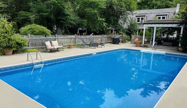 Private Riverfront w Pool/Hot Tub/Cabins. Sanctuary for Family/Friend Gatherings in Hopkinton