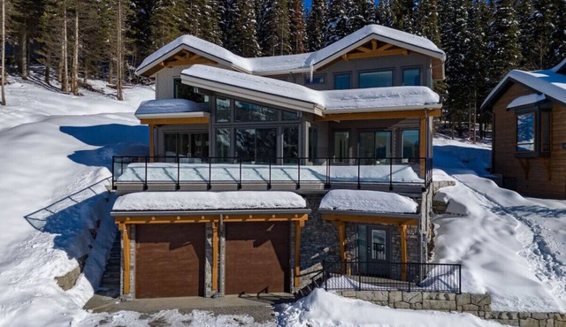 Private Ski in/out - Sleeps 12 - House - Ideal for epic ski trips - Sun Peaks in Sun Peaks