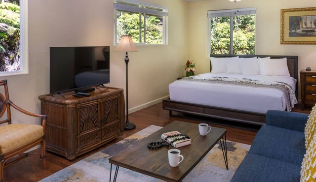 Private Updated Studio Close to Volcanoes National Park