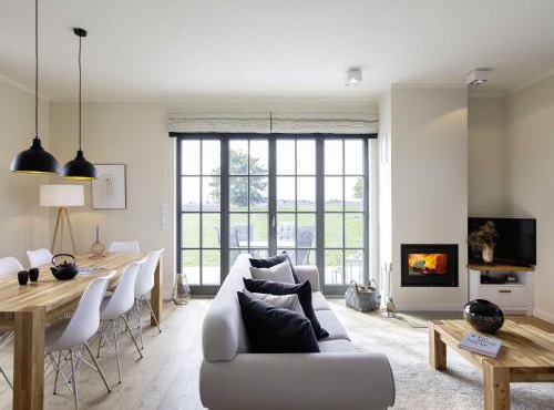 Reetland am Meer - Luxus Reetdachvilla mit 3 Schlafzimmern, Sauna und Kamin E07 in Dranske