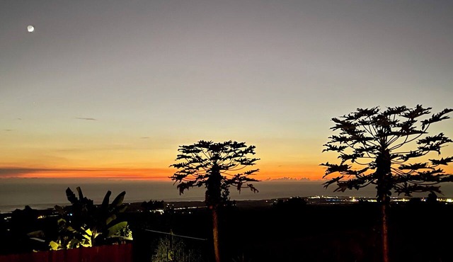 Relax and enjoy with amazing views of Kona Sunsets!