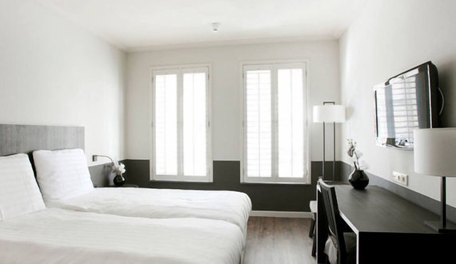Relaxing Stay Near Naarderbos Trails & De Kemphaan Park in Huizen