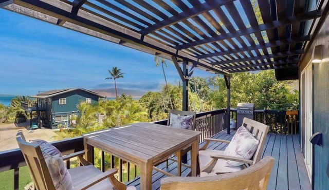 Remodeled Maui Meadows Cottage with AC, Ocean Views & Lanai