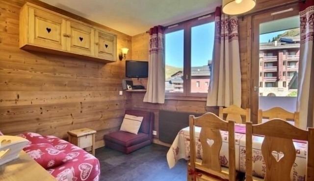 Renovated studio cabin, 4 pers, ski-in/ski-out, Belle Plagne in Belle Plagne