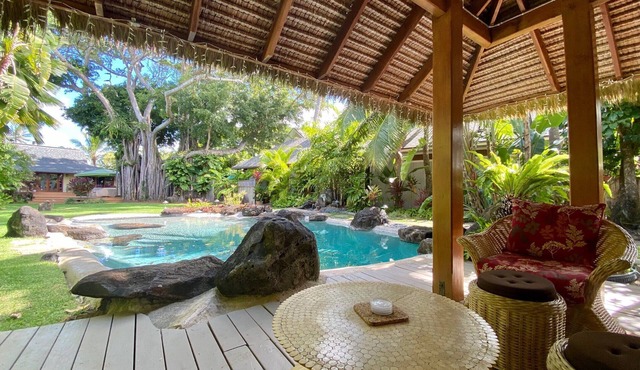 Resort-like, 200 meters to Lanikai Beach, Private Pool, AC, Tropical Retreat