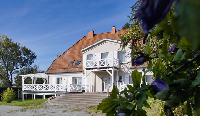 Ruhig und Idyllische Lage im Herzen der Insel Rügen - Gutshaus Silvitz Fewo 01 in Bergen auf Rügen
