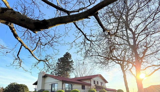 Rustic villa vacation rental near Mount Rainier with farm charm, in Enumclaw