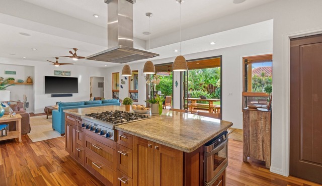 Rusty Sunrise by Alekona Kauai: 3BR Home Walking Distance to the Grand Hyatt and Shipwreck Beach