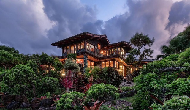 Sea Song in Kilauea With 4 Bedrooms and 4 Bathrooms