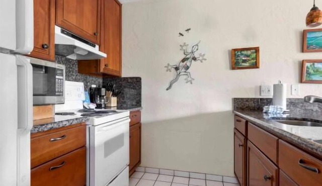 Seaside Sanctuary! 4 Amazing Suites w/Garden View | Close to Nearest Beach
