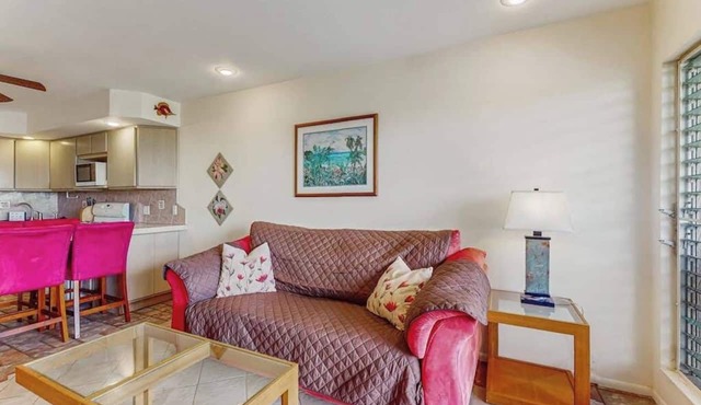 Settle Into a Molokai Oceanfront Condo with Pool, Tennis & W/D