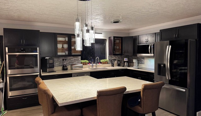 Spacious 5-bedroom house with WiFi, fitness room in enchanting Keaau