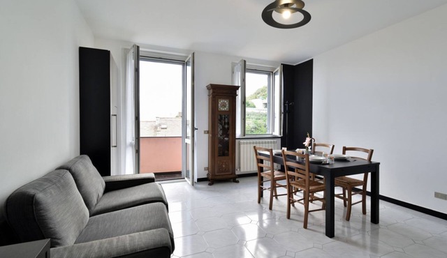 Spacious apartment perfect for 5 people, located in a quiet residential area near Quinto al Mare. The beaches and the seafront are about 2 km away and are easily reachable by car or public transport. In a few time, it is also possible to reach the histor in Genova