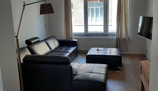 Spacious apartment sleeps 9 Central in Oostende