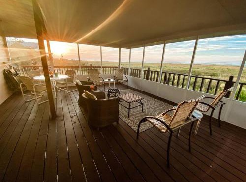Spacious Camp with Canal Access and Beautiful Bay View in Cypremort