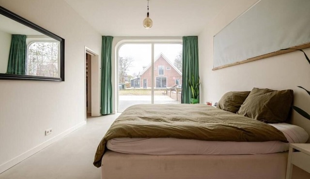 Spacious house with garden and free parking near Gouda center