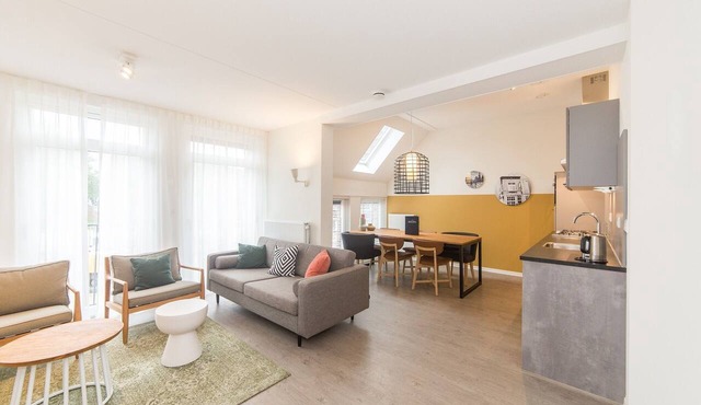 Spacious Split-Level w/BBQ in Maastricht