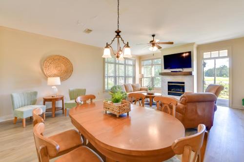 Spacious Springfield Home w/Golf Course View! in Springfield